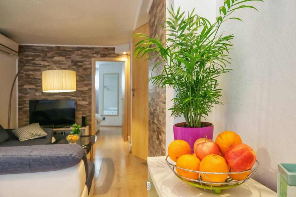 Relaxing 2Bd Apartment, Ground Floor - Walk To Old Town Split Luaran gambar