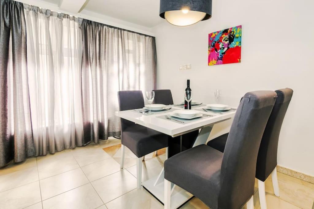 Relaxing 2Bd Apartment, Ground Floor - Walk To Old Town Split Luaran gambar