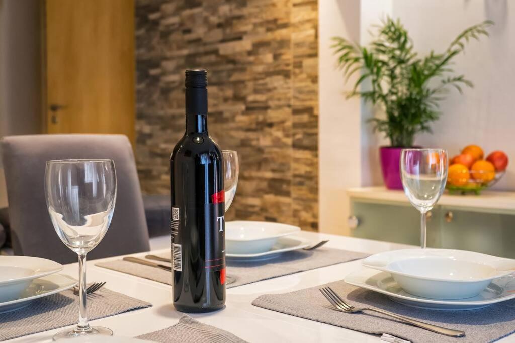 Relaxing 2Bd Apartment, Ground Floor - Walk To Old Town Split Luaran gambar