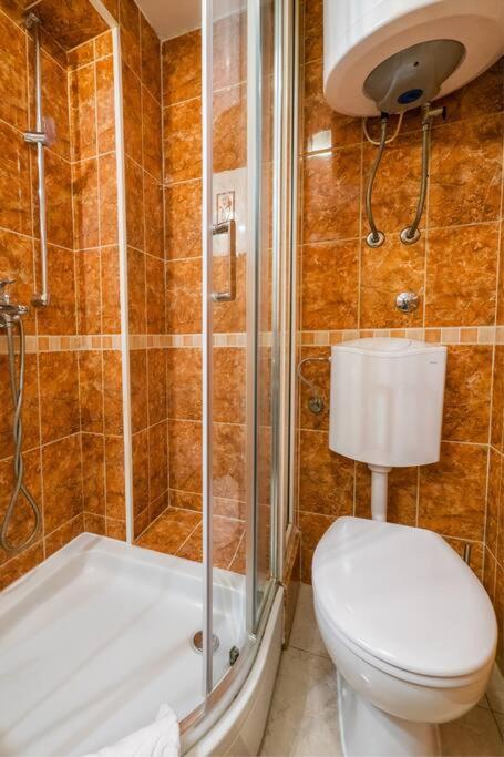 Relaxing 2Bd Apartment, Ground Floor - Walk To Old Town Split Luaran gambar