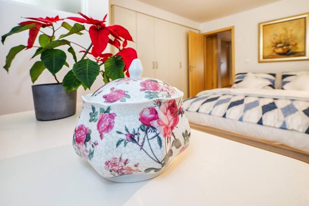 Relaxing 2Bd Apartment, Ground Floor - Walk To Old Town Split Luaran gambar