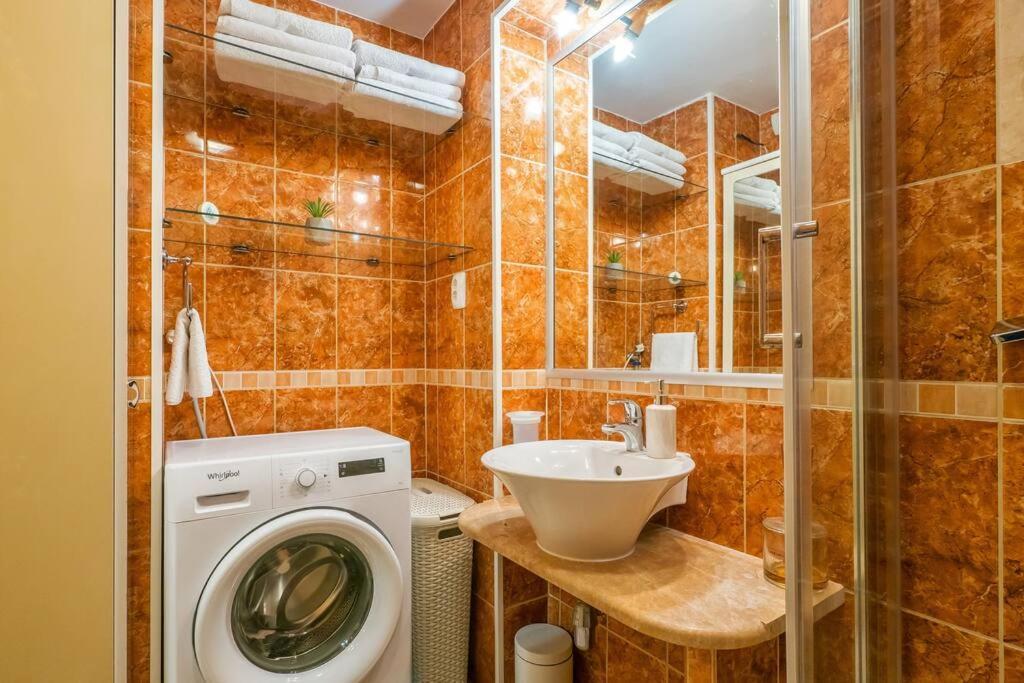 Relaxing 2Bd Apartment, Ground Floor - Walk To Old Town Split Luaran gambar