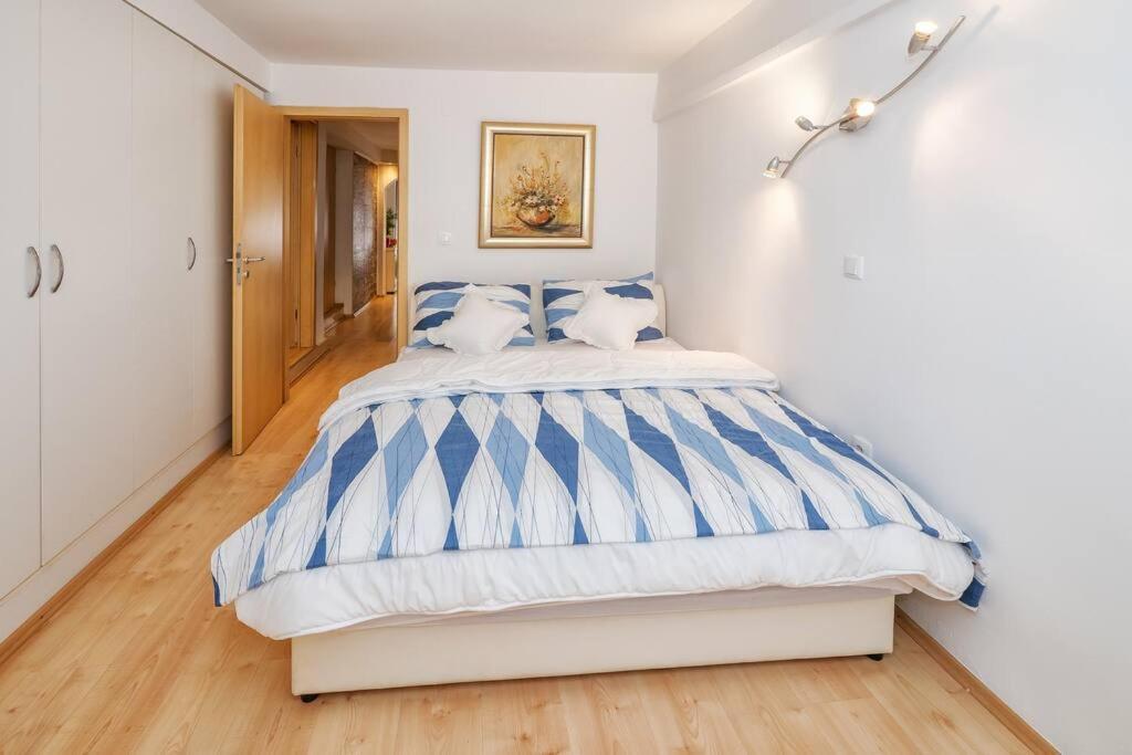 Relaxing 2Bd Apartment, Ground Floor - Walk To Old Town Split Luaran gambar