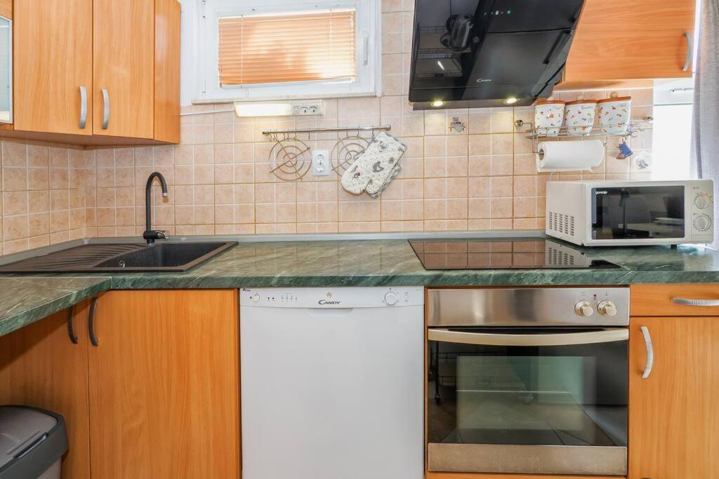 Relaxing 2Bd Apartment, Ground Floor - Walk To Old Town Split Luaran gambar
