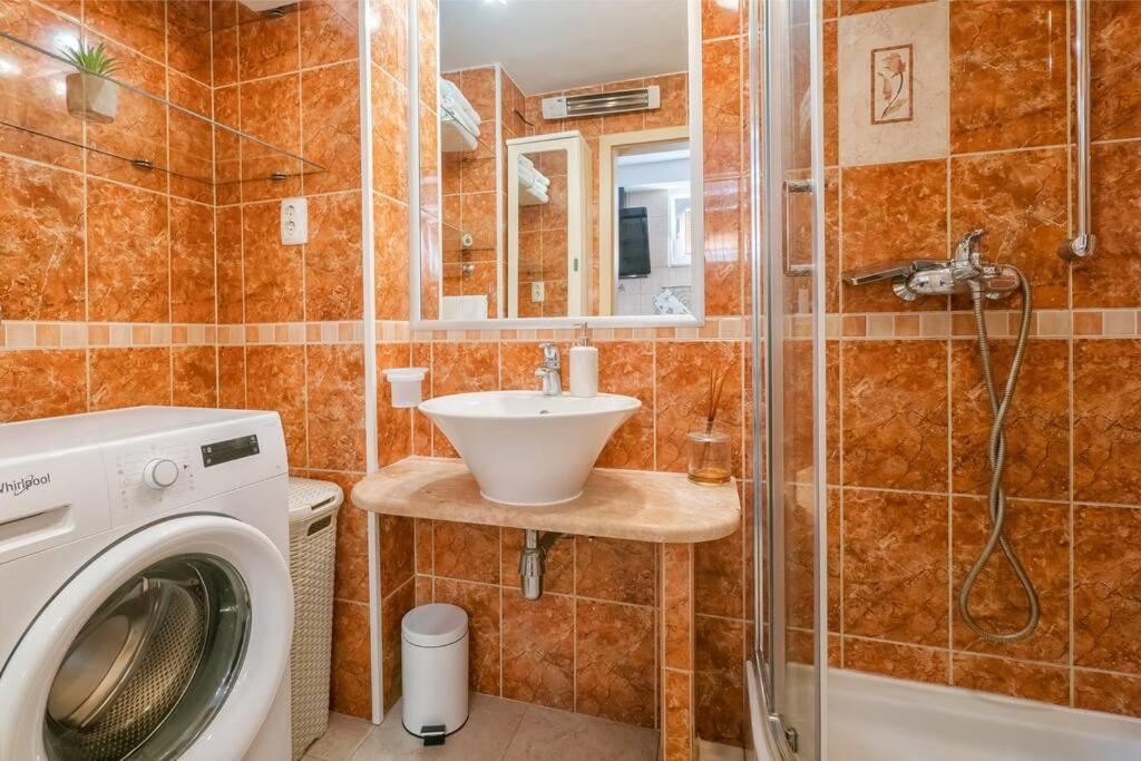 Relaxing 2Bd Apartment, Ground Floor - Walk To Old Town Split Luaran gambar