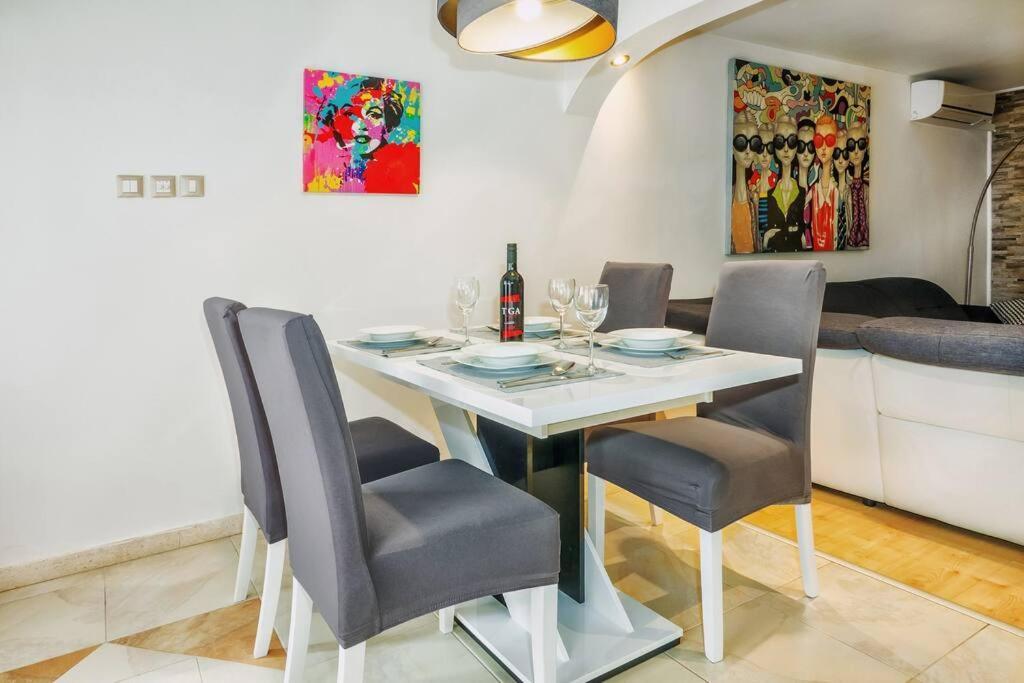 Relaxing 2Bd Apartment, Ground Floor - Walk To Old Town Split Luaran gambar