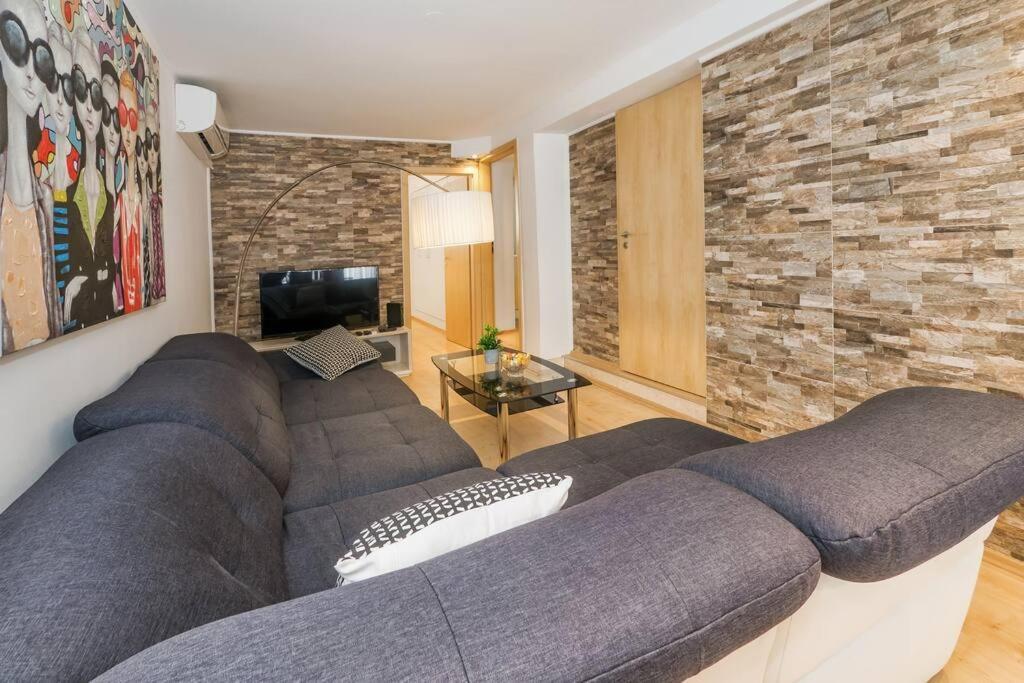 Relaxing 2Bd Apartment, Ground Floor - Walk To Old Town Split Luaran gambar