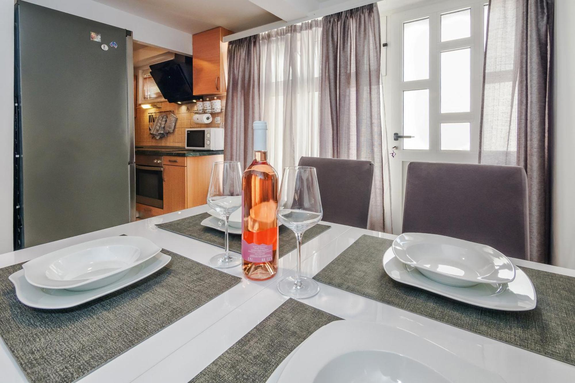 Relaxing 2Bd Apartment, Ground Floor - Walk To Old Town Split Luaran gambar