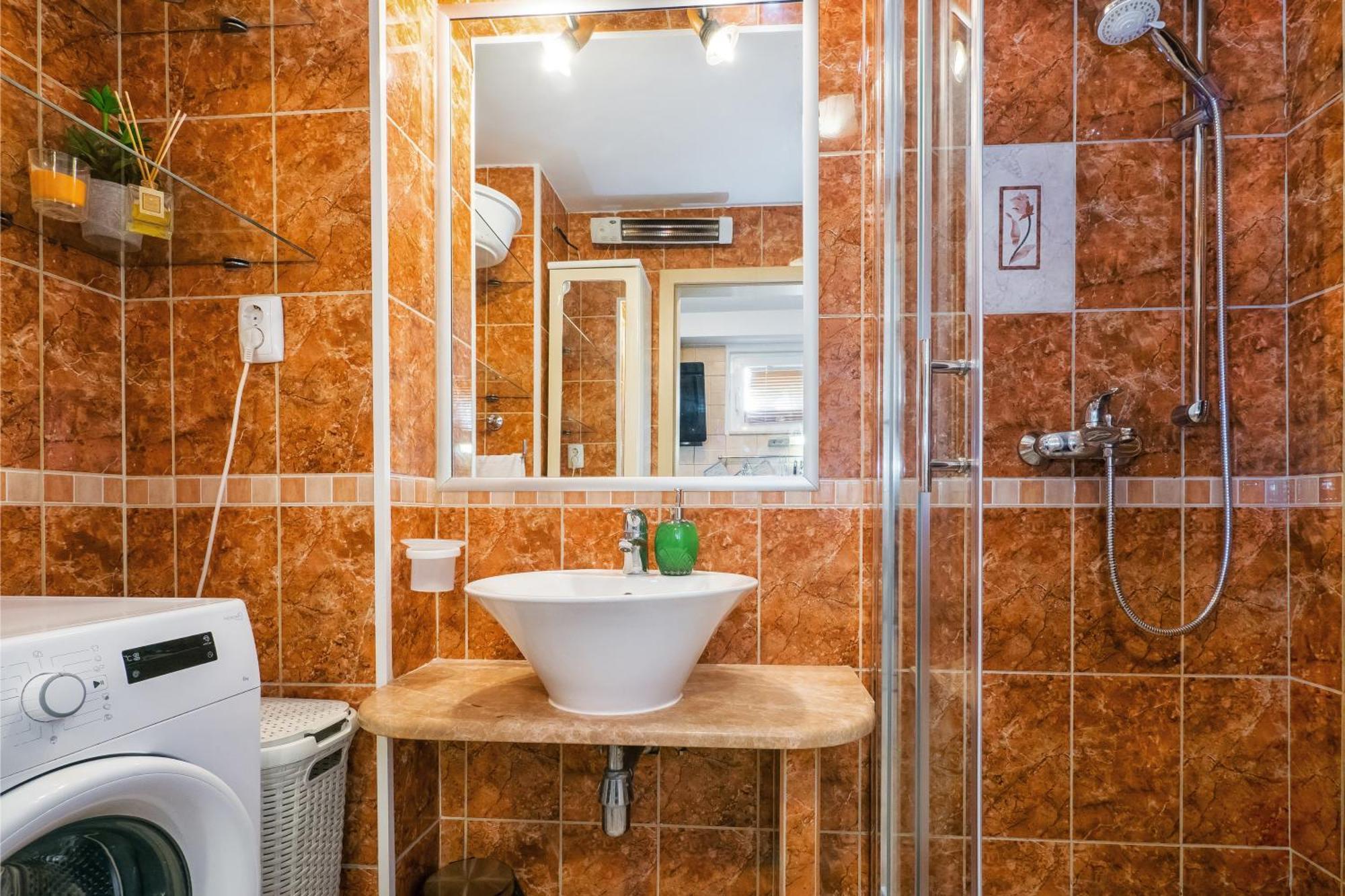 Relaxing 2Bd Apartment, Ground Floor - Walk To Old Town Split Luaran gambar
