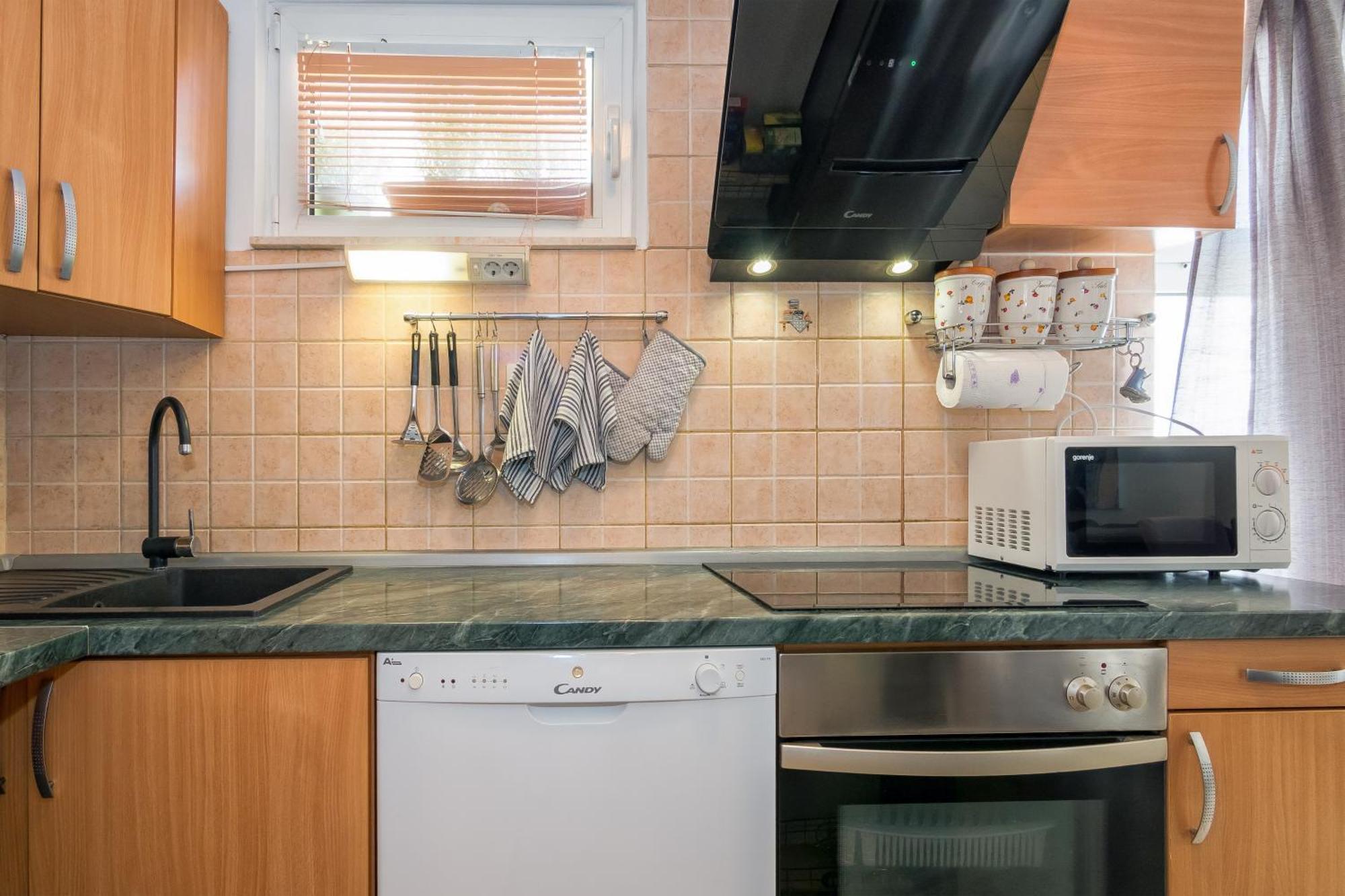 Relaxing 2Bd Apartment, Ground Floor - Walk To Old Town Split Luaran gambar