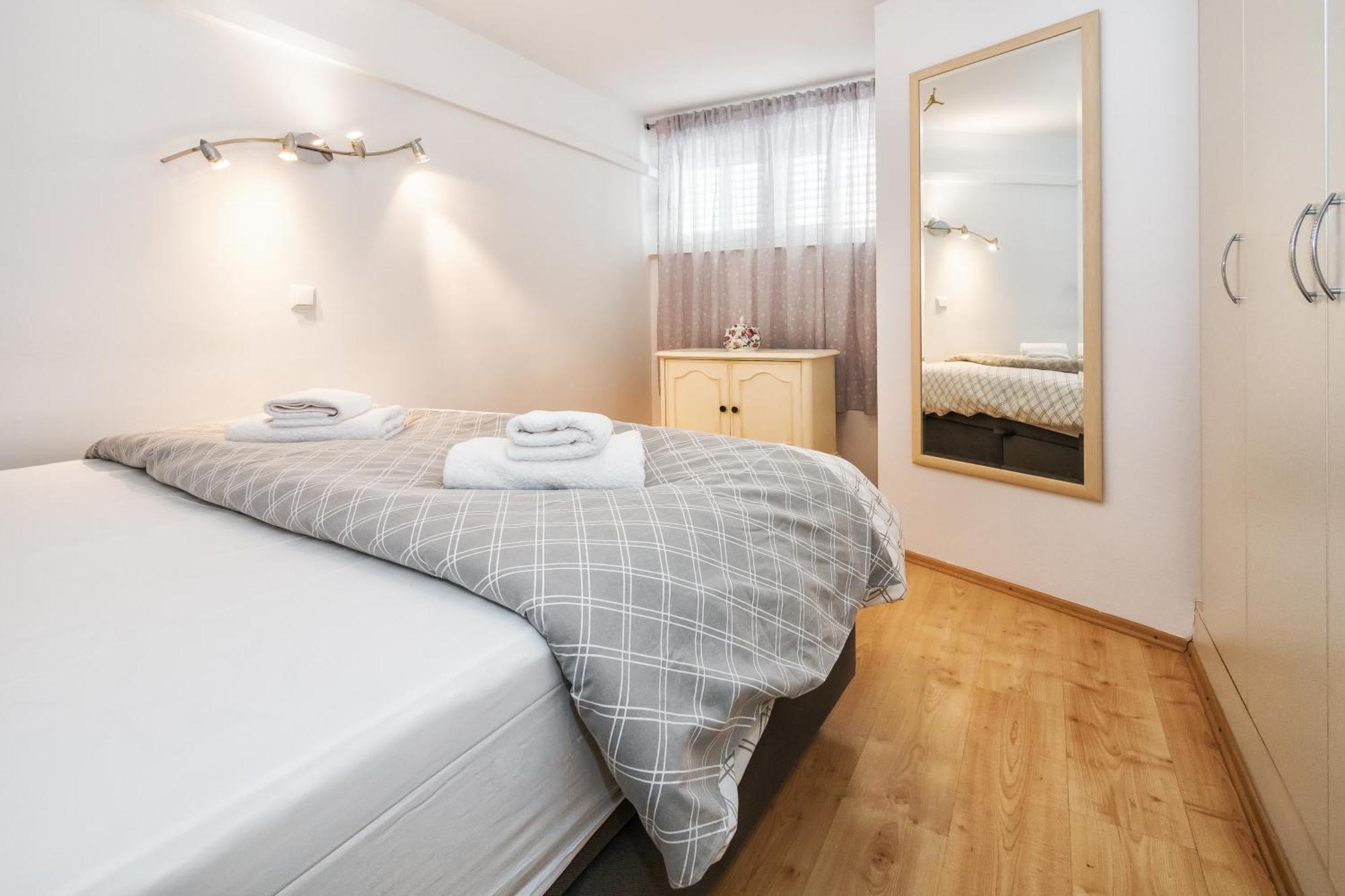 Relaxing 2Bd Apartment, Ground Floor - Walk To Old Town Split Luaran gambar