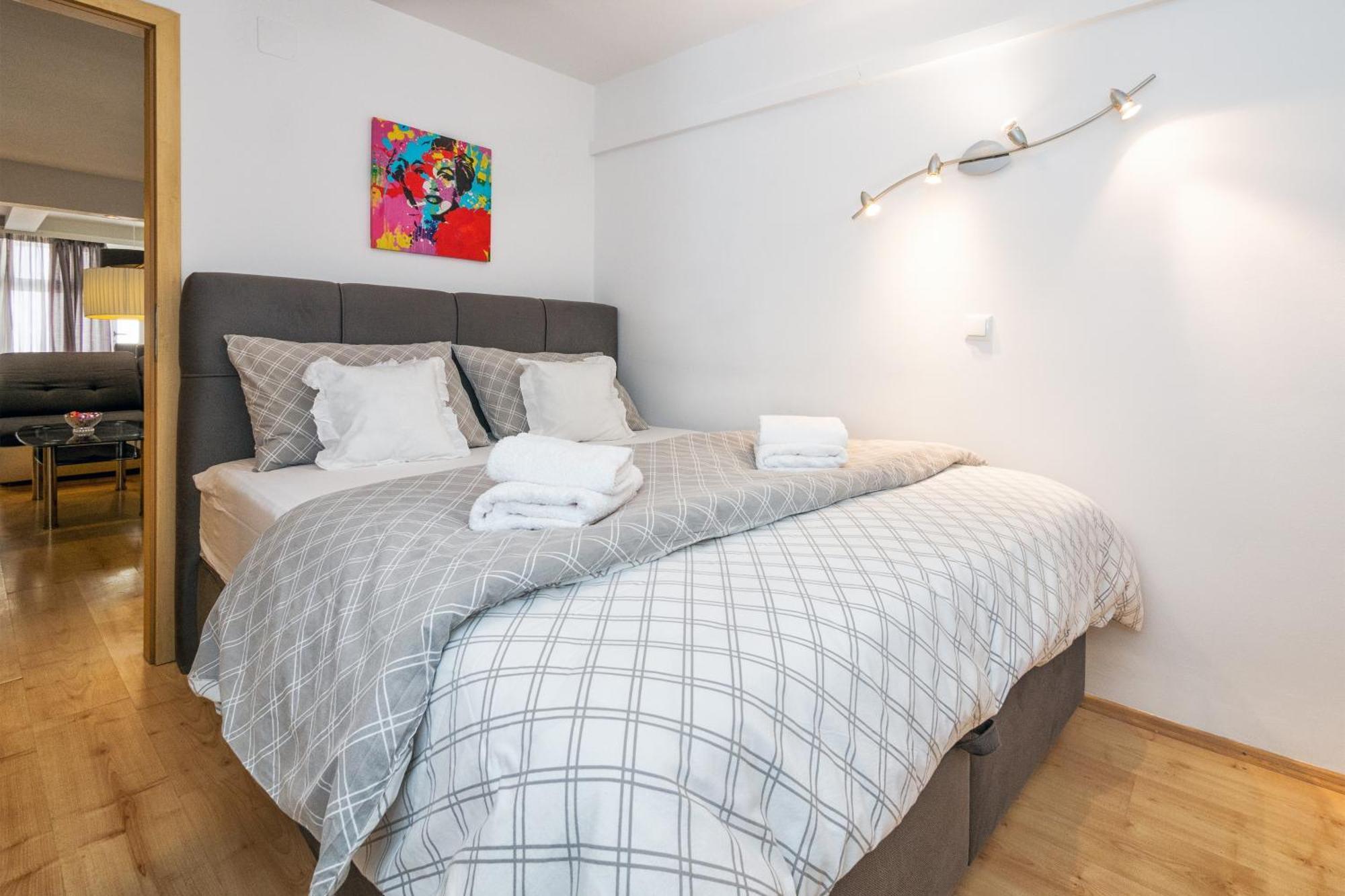 Relaxing 2Bd Apartment, Ground Floor - Walk To Old Town Split Luaran gambar