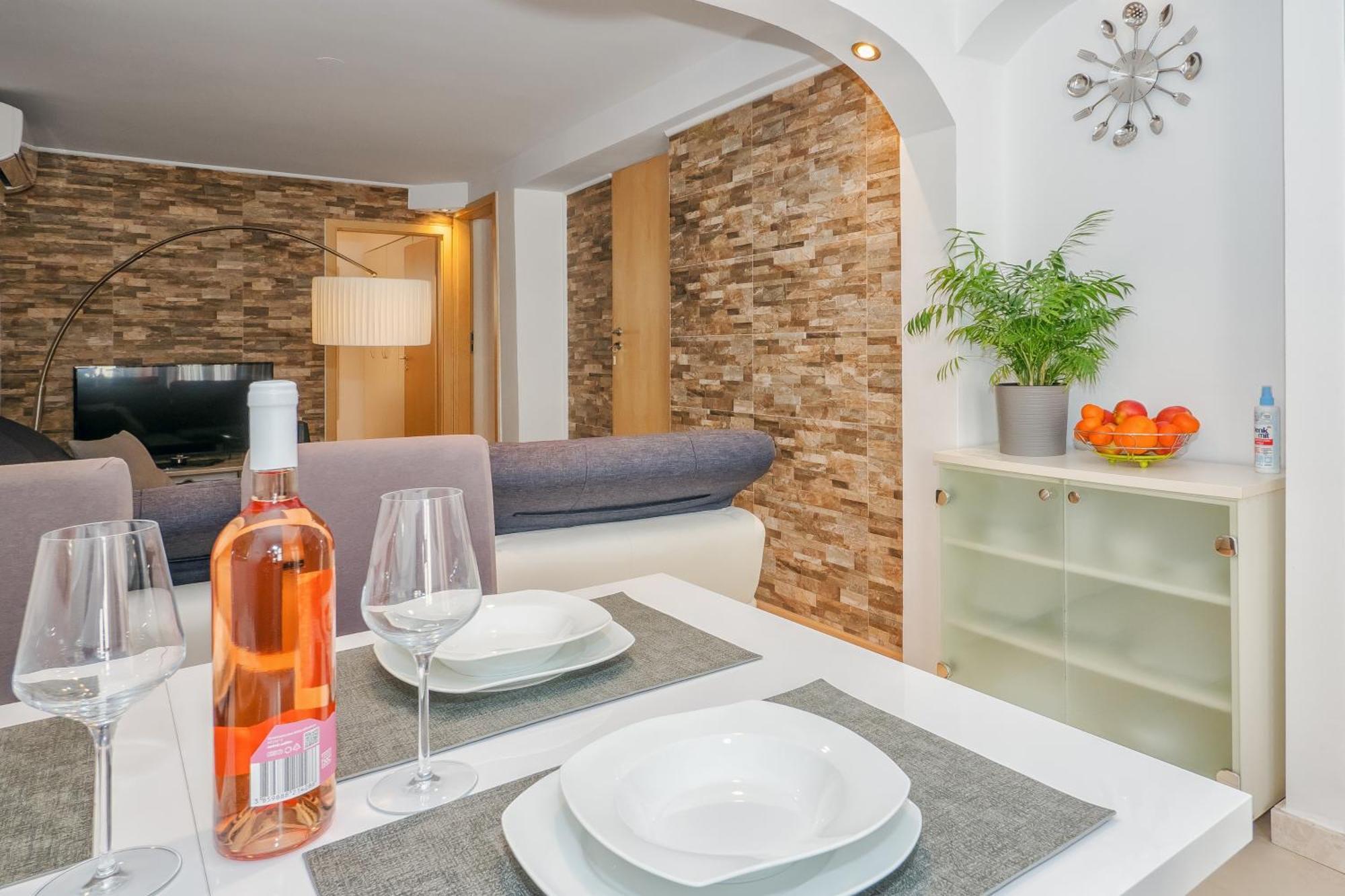 Relaxing 2Bd Apartment, Ground Floor - Walk To Old Town Split Luaran gambar
